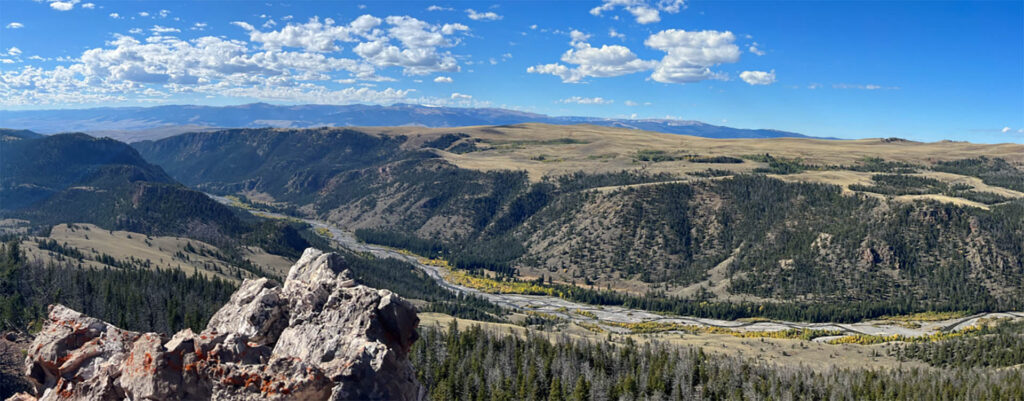 Photo of a mountain valley granititoids to glaciers
