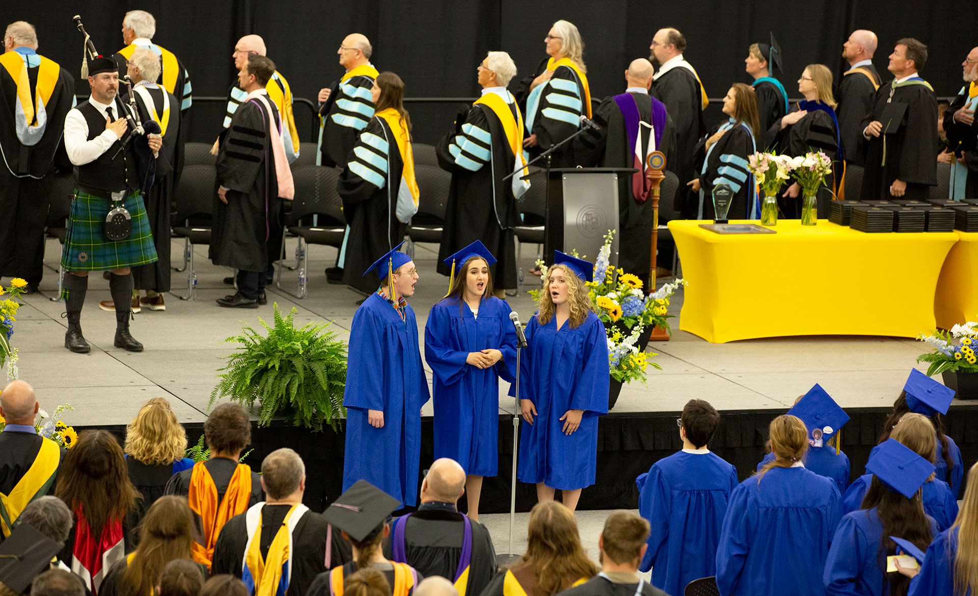 Grad_D02A2152ak_1920x1170 Sheridan College students sing national anthem at 2025 Commencement ceremony.