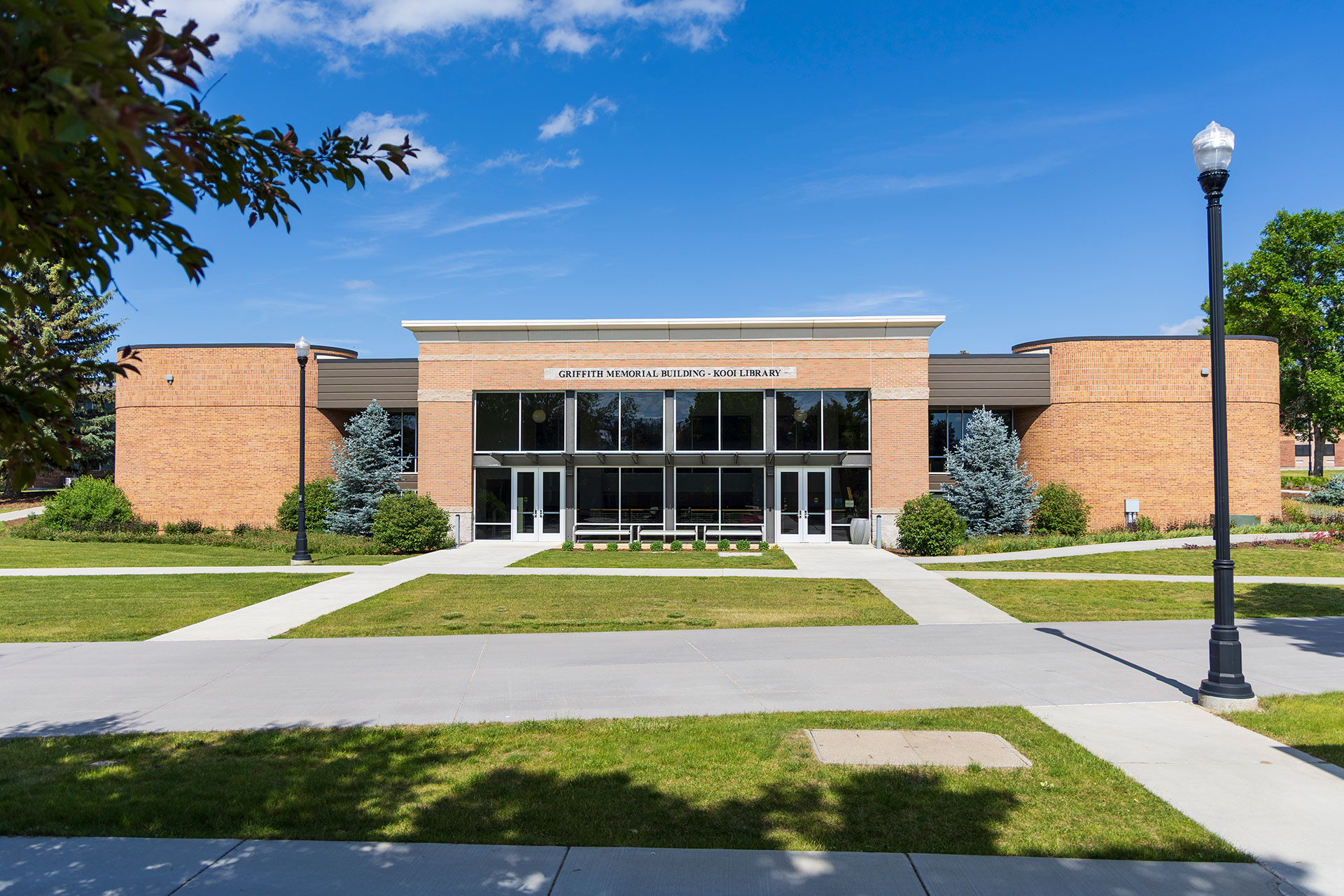 Photo of Griffith Memorial Building - Kooi Library at Sheridan College.