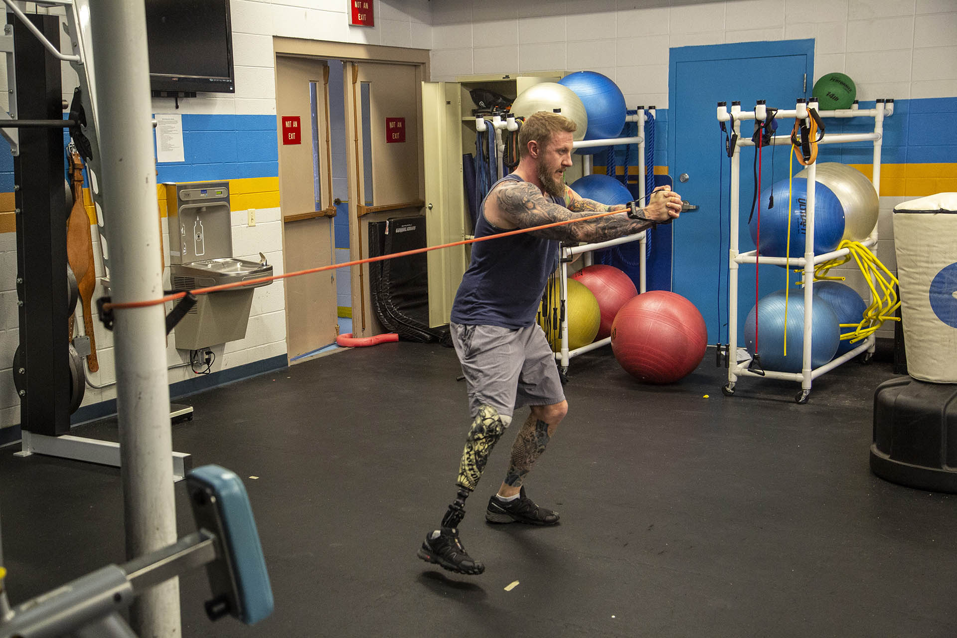 Photo of a sheridan college student exercising in the fitness center on campus