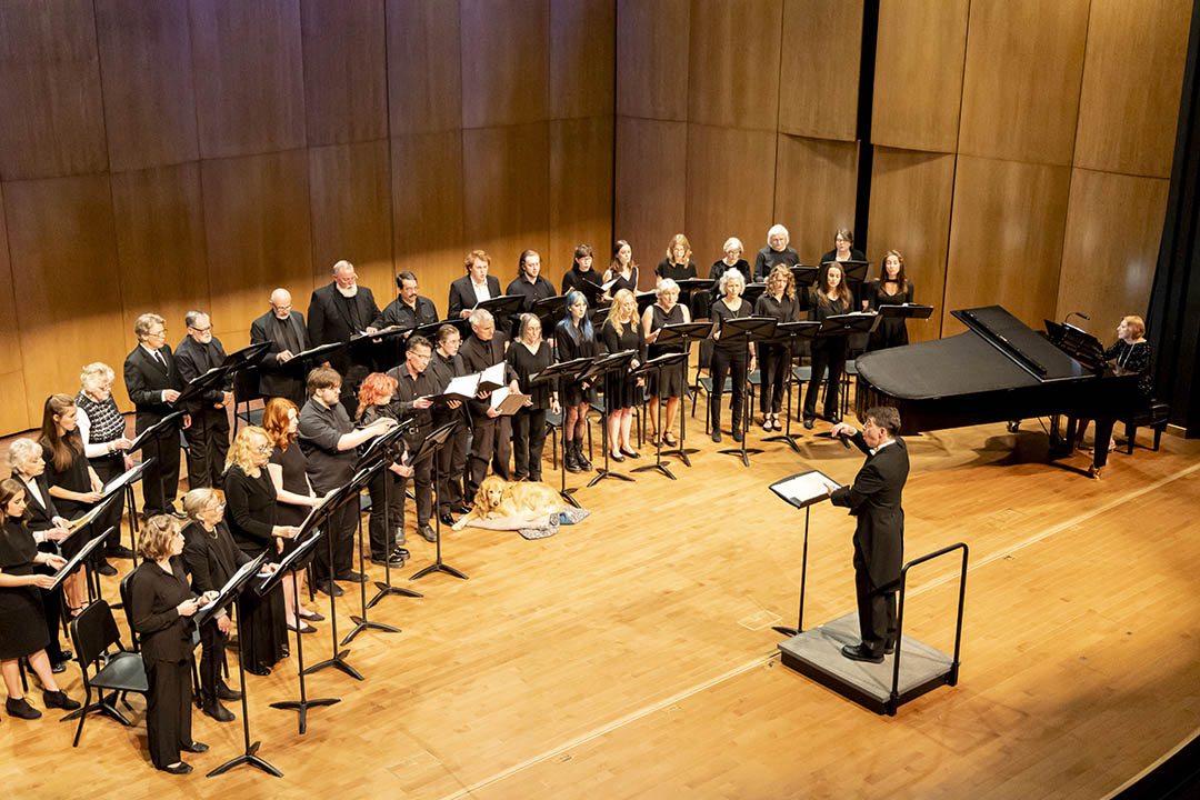 Photo of the Sheridan College collegiate chorale performing in Kinnison Hall.
