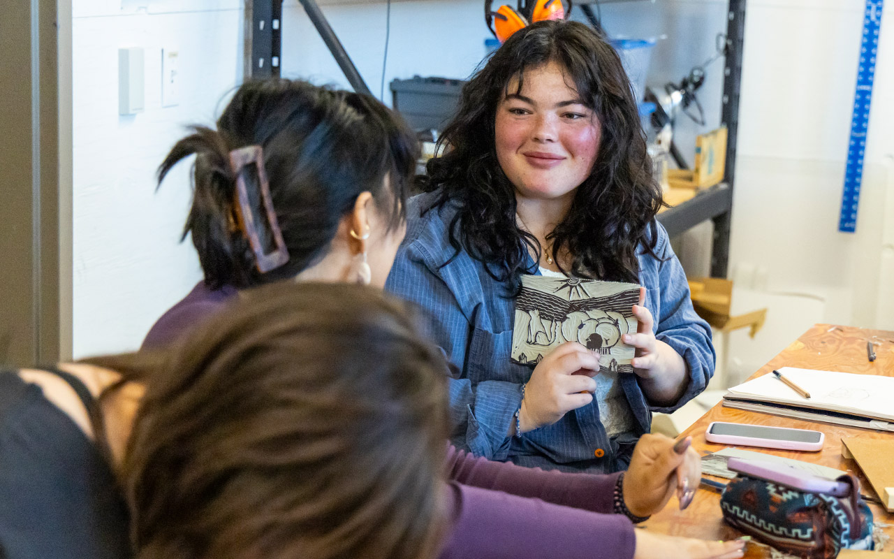 Photo of art student Tennyson Lewallen in Sheridan College Printmaking class.